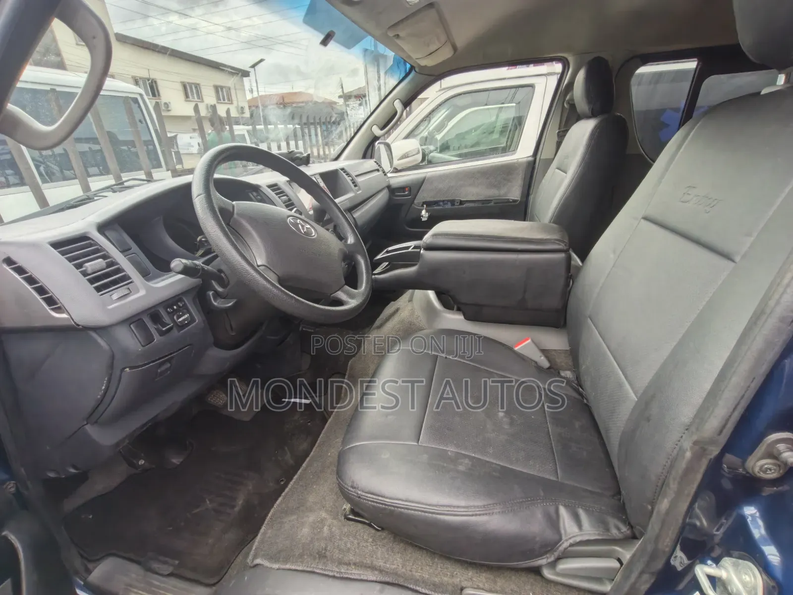 Toyota HiAce 2016 Blue