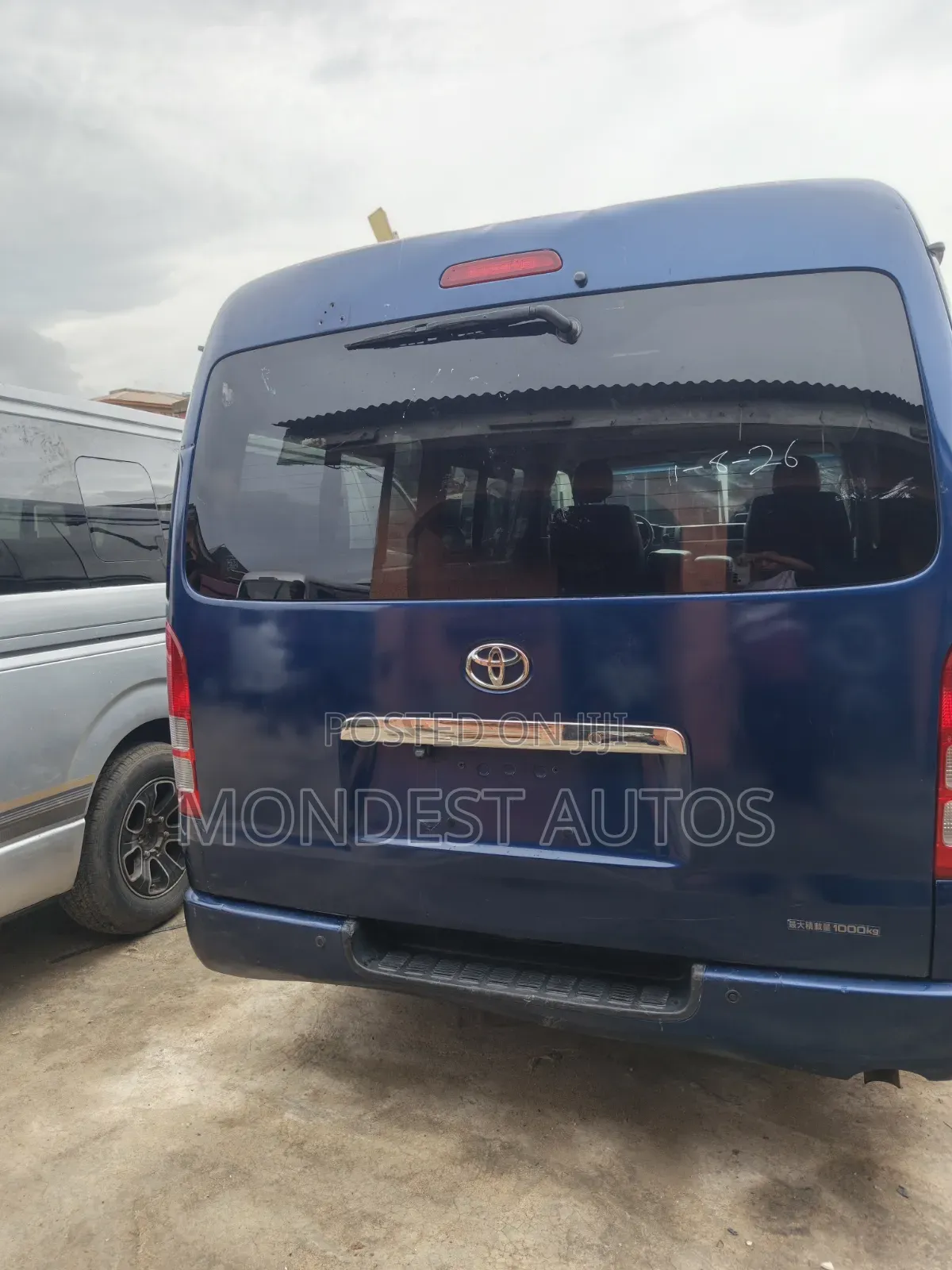 Toyota HiAce 2016 Blue