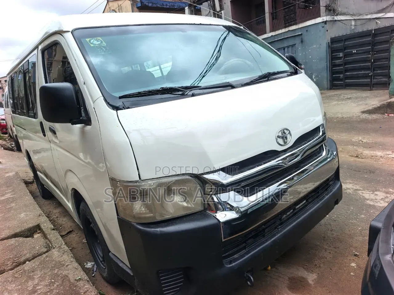 Toyota HiAce 2010 White