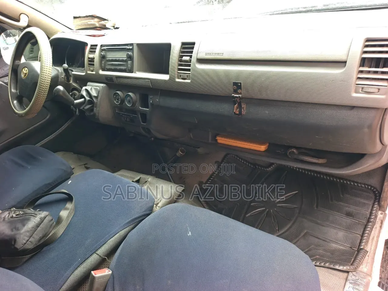 Toyota HiAce 2010 White