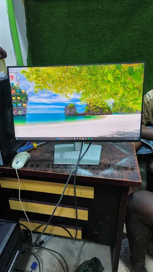 24 Inches Ultrasharp IPS Monitor 1080p USB C Upstream