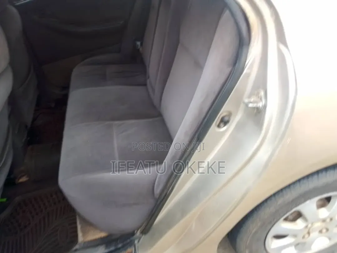 Toyota Corolla 2004 Gold