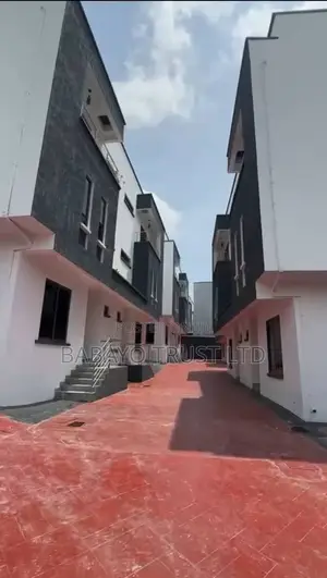 4bdrm Duplex in Opebi for sale