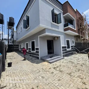 4bdrm Townhouse / Terrace in Palm Height Estate, Lugbe District