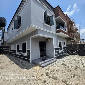 4bdrm Townhouse / Terrace in Palm Height Estate, Lugbe District