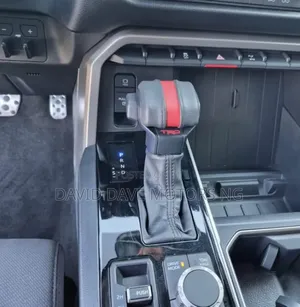 Toyota Tundra 2022 Black