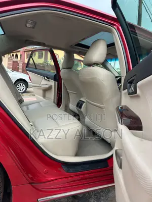 Toyota Camry XLE 4dr Sedan (2.5L 4cyl 6A) 2013 Red