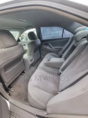 Toyota Camry LE 4dr Sedan (2.5L 4cyl 6AM) 2010 Silver