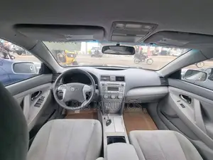 Toyota Camry LE 4dr Sedan (2.5L 4cyl 6AM) 2010 Silver