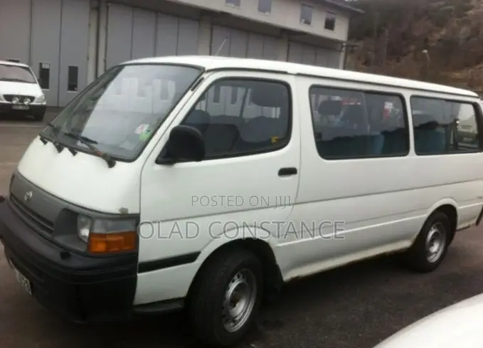 Toyota HiAce 1999 White