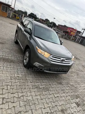 Toyota Highlander Limited 2012 Gray