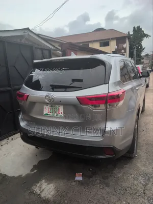 Toyota Highlander XLE V6 4x4 (3.5L 6cyl 6A) 2016 Silver