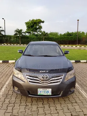 Toyota Camry XLE 4dr Sedan (2.4L 4cyl 5A) 2009 Gray