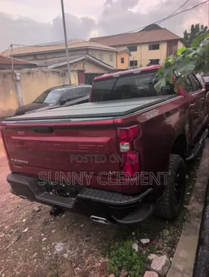Chevrolet Silverado 2023 Red