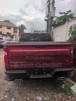 Chevrolet Silverado 2023 Red