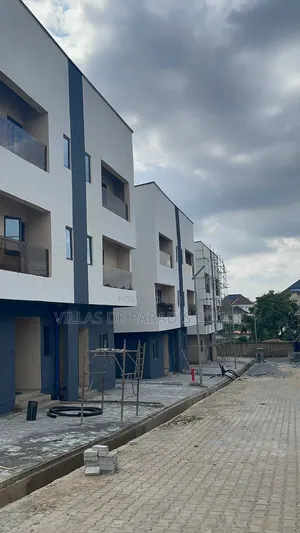 5bdrm Duplex in Villas De Paradis, Durumi for sale