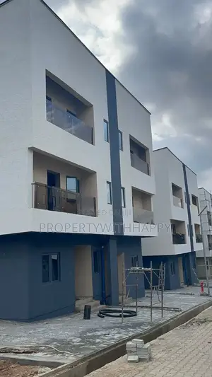 5bdrm Duplex in Villas De Paradis, Durumi for sale