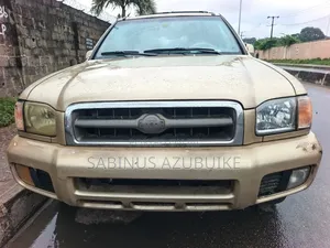 Nissan Pathfinder Automatic 2000 Gold