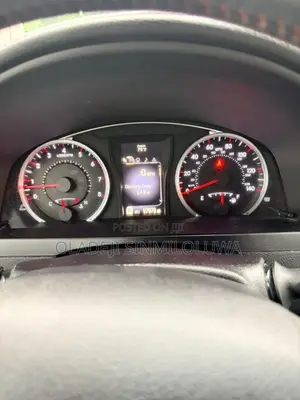 Toyota Camry SE 4dr Sedan (2.5L 4cyl 6A) 2015 Gold