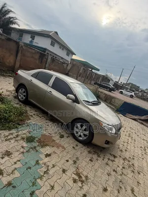 Toyota Corolla LE 4dr Sedan (1.8L 4cyl 4A) 2010 Silver
