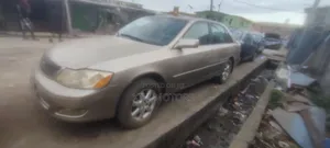 Toyota Avalon XL w/Bucket Seats 2003 Gold