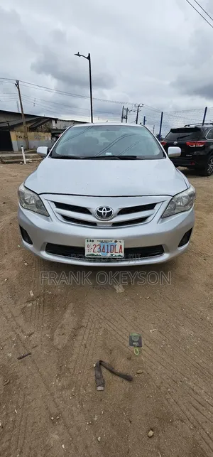 Toyota Corolla LE 4dr Sedan (1.8L 4cyl 4A) 2011 Silver