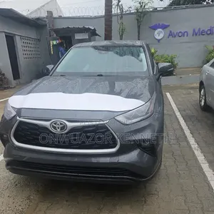 Toyota Highlander LE 2021 Gray