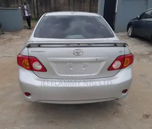 Toyota Corolla 2010 Silver