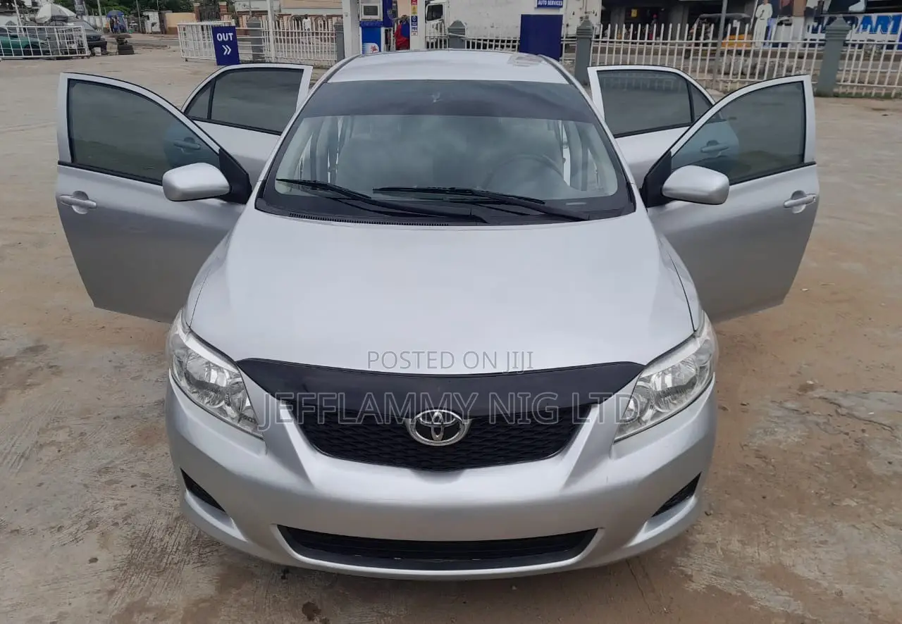 Toyota Corolla 2010 Silver