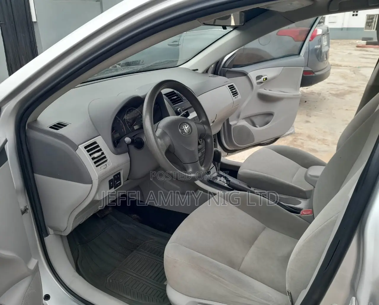 Toyota Corolla 2010 Silver