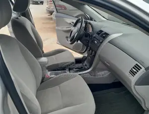 Toyota Corolla 2010 Silver