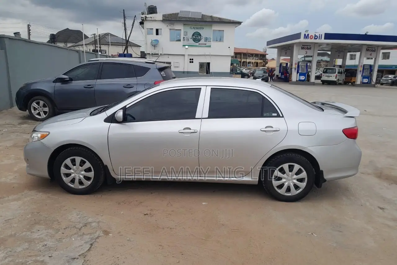 Toyota Corolla 2010 Silver