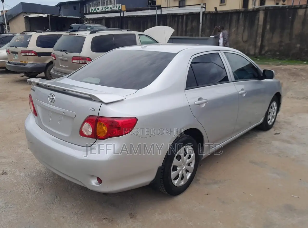 Toyota Corolla 2010 Silver