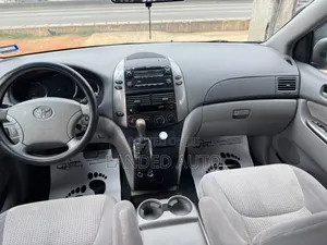 Toyota Sienna 2007 Gray