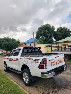 Toyota Hilux 2020 White