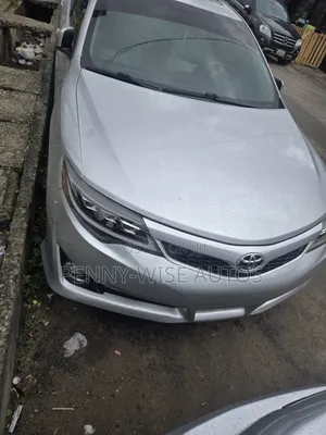 Toyota Camry XLE 4dr Sedan (2.5L 4cyl 6A) 2013 Silver