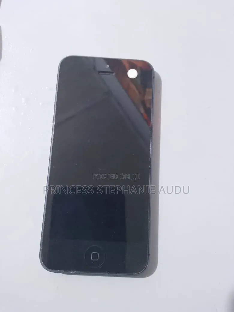 Apple iPhone 5 16 GB Black
