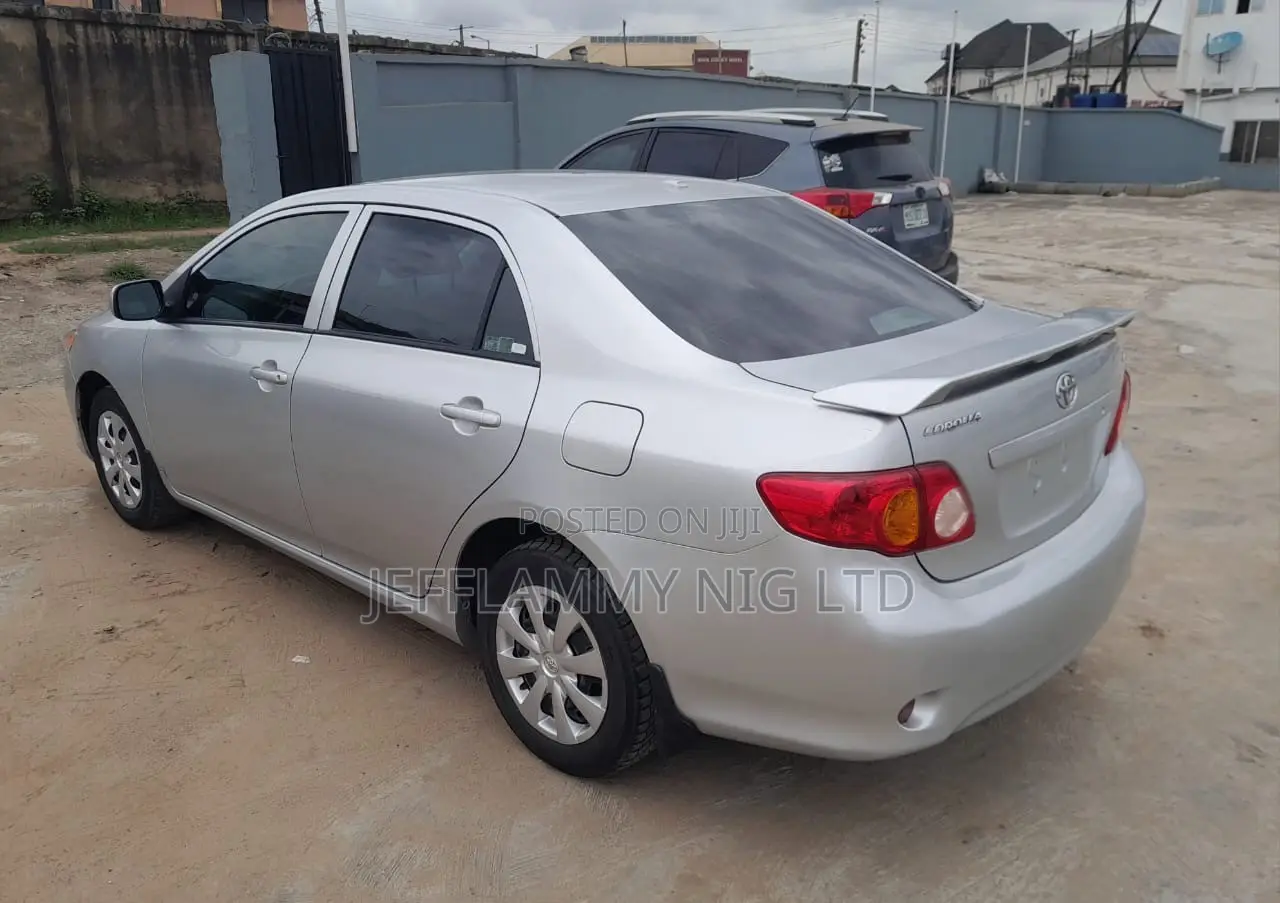 Toyota Corolla 2010 Silver