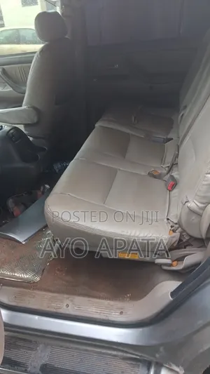 Toyota Sequoia 2003