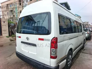 Toyota HiAce 2013 White