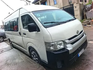 Toyota HiAce 2013 White