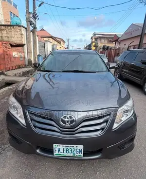 Toyota Camry SE 4dr Sedan (2.5L 4cyl 6AM) 2010 Gray