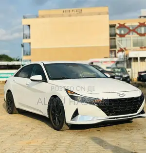 Hyundai Elantra 2023 White