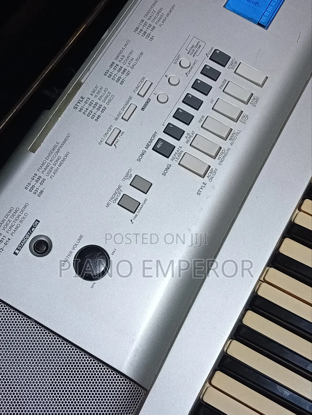Yamaha DGX-220 — Powerful Portable Keyboard
