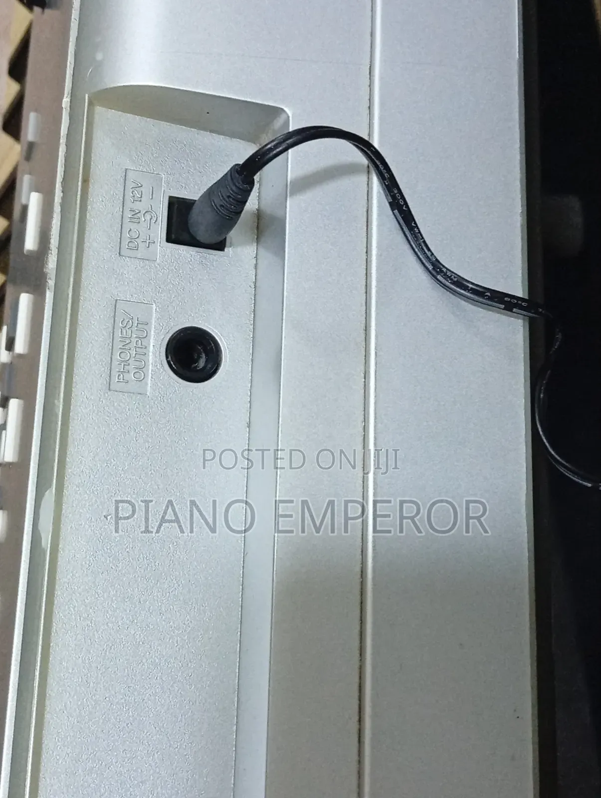 Yamaha DGX-220 — Powerful Portable Keyboard
