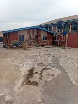 Furnished 4bdrm Block of Flats in Kumapayi Road, Ibadan for sale