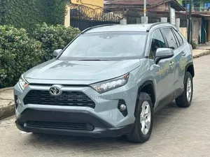 Toyota RAV4 XLE 2022 Teal