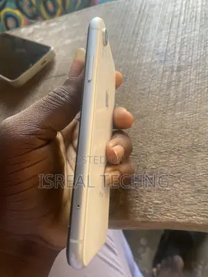 Apple iPhone XR 64 GB White