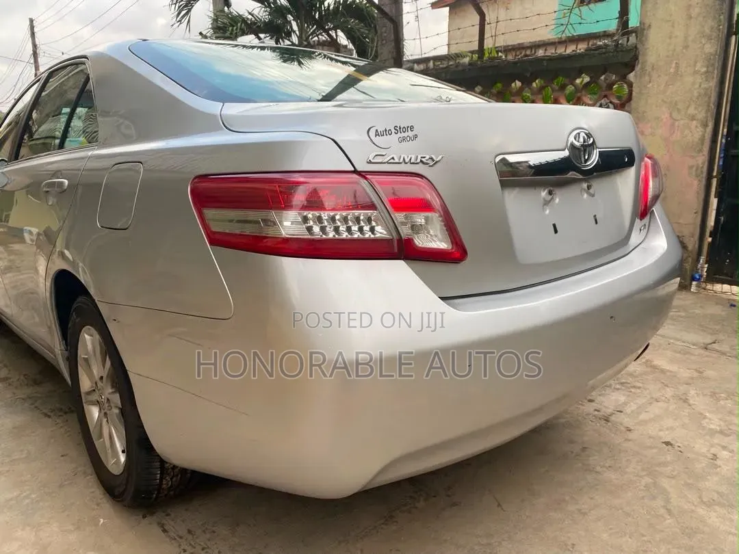 Toyota Camry 2011 Silver