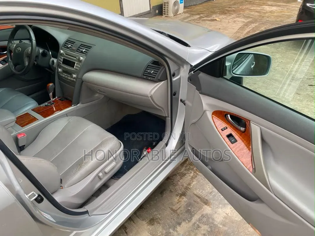 Toyota Camry 2011 Silver